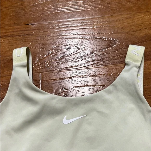 Nike Pro top - Picture 2 of 5